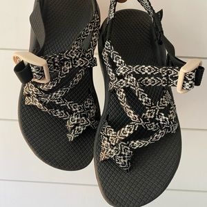 Size 6 Chacos